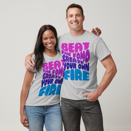Beat the fomo - pinky paars typografie t-shirt (Unisex)