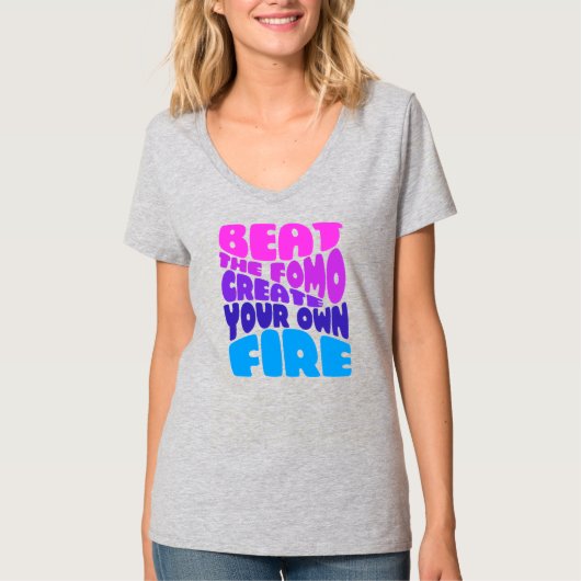 Beat the fomo - pinky paars typografie t-shirt (Voorkant)