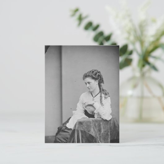 Beatiful onbekende vrouw uit het burgeroorlog-tijd briefkaart (Staand voorkant)