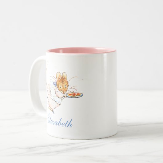 Beatrix Potter Appley Dapply Mouse Tweekleurige Koffiemok (Voorkant links)