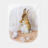 Beatrix Potter: Bunny Girl Drink Tea Fleece Deken (Voorkant)