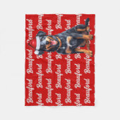Beauceron op rood met naam kersthond fleece deken (Voorkant)