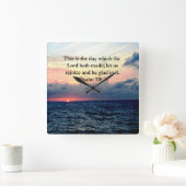 BEAUTIEF PSALM 118:24 SUNRISE OVER DE OCEAAN VIERKANTE KLOK (Huis)