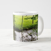 Beautiful belgian forest and river, travel grote koffiekop (Voorkant rechts)