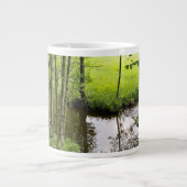 Beautiful belgian forest and river, travel grote koffiekop (Voorkant)