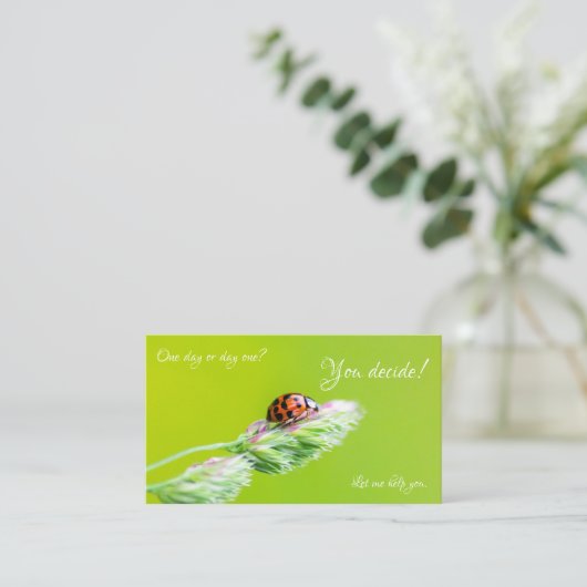 Beautiful ladybug with positive motivational quote visitekaartje (Staand voorkant)