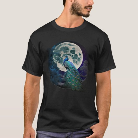 beautiful Majestic Peacock in the moonlight T-shirt (Voorkant)