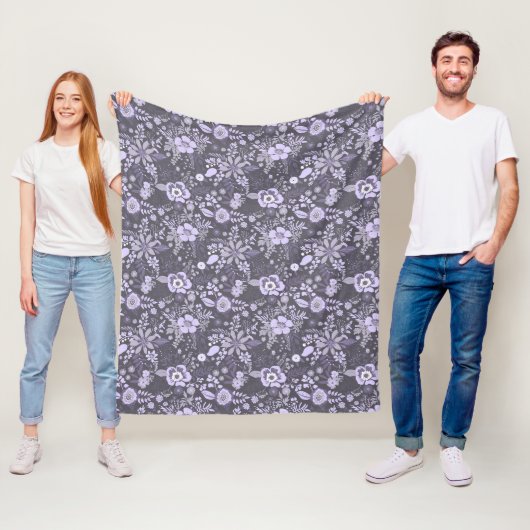 Beautiful retro style blue pastel floral pattern fleece deken (In situ)
