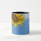 beautiful sun flowers with cloudy blue sky mok (Midden)