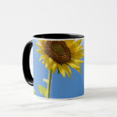 beautiful sun flowers with cloudy blue sky mok (Voorkant links)