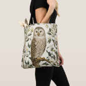 Beautiful Ural Owl And Magnolia Blossoms Tote Bag (Dichtbij)