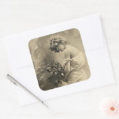 Beautiful Victorian Lady with cut flowers Vierkante Sticker (Envelop)