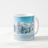 Beautiful winter nature landscape, amazing mountai koffiemok (Voorkant rechts)