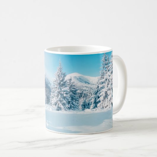 Beautiful winter nature landscape, amazing mountai koffiemok (Voorkant rechts)