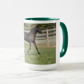 Beautifull Horse Prancing in een veld Mok (Voorkant rechts)