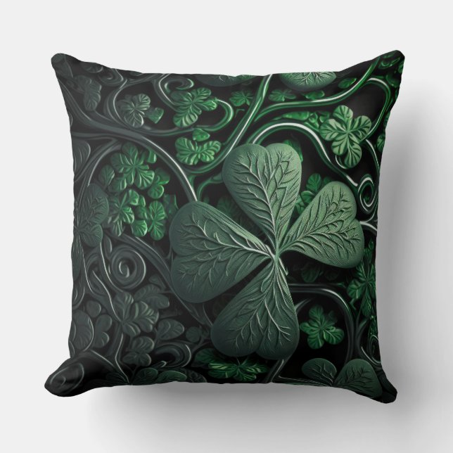 BEAUTIFUTIEF INTRICATE GREEN IRISH SHAMROCKS KUSSEN (Voorkant)