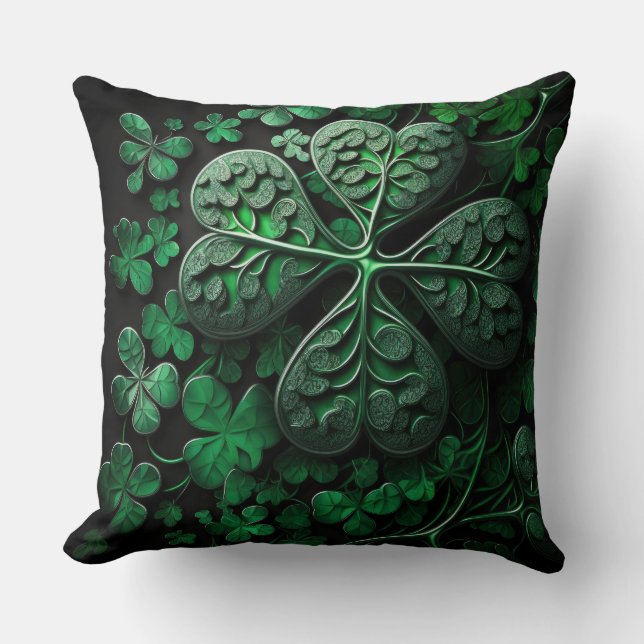 BEAUTIFUTIEF INTRICATE GREEN IRISH SHAMROCKS KUSSEN (Voorkant)