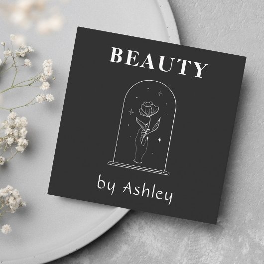 Beauty Blogger Keltische Hand Holding Flower Magic Vierkante Visitekaartje