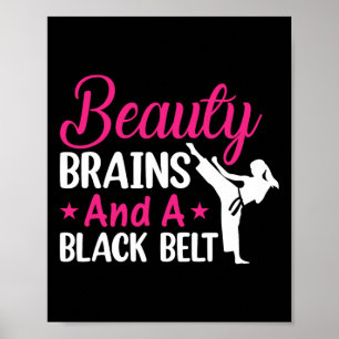Beauty Brains en een zwarte gordel met geweren K Poster