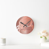 Beauty Salon Custom Name Roos Gold Metallic Wall Ronde Klok (Huis)