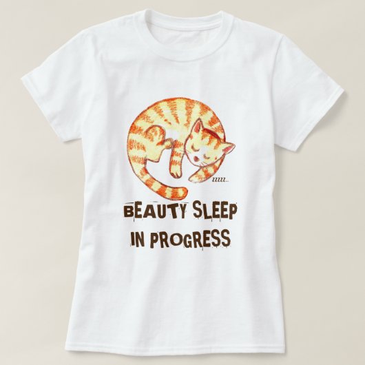 "Beauty Sleep in Progress" Funny Cat Quote T-shirt (Design voorkant)