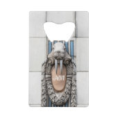 Beaux Arts Walrus Sculpture Custom Monogram Creditkaart Flessenopener (Achterkant)
