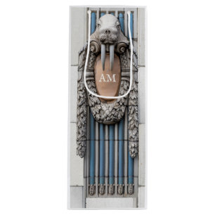 Beaux Arts Walrus Sculpture Custom Monogram Wijn Cadeautas