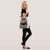 Beaverly Smart - Grappige Bever met een Grafische Tote Bag (Op model)