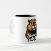 Beaverly Smart - Grappige Bever met een Grafische Tweekleurige Koffiemok (Voorkant links)