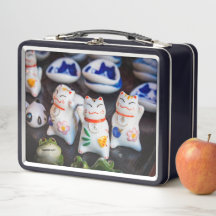 Beckoning cat figines