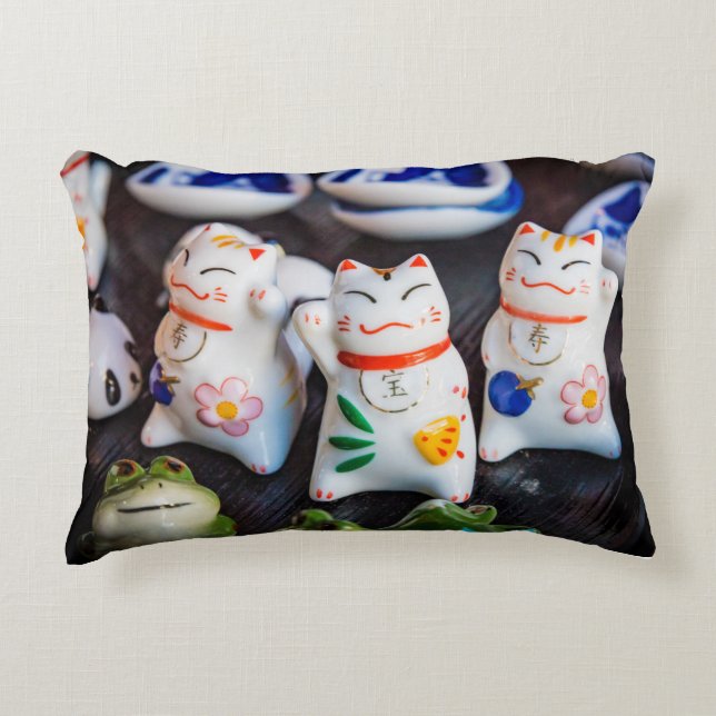 Beckoning cat figines accent kussen (Voorkant)