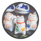 Beckoning cat figines hockey puck (Voorkant)