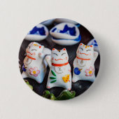 Beckoning cat figines ronde button 5,7 cm (Voorkant)