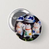 Beckoning cat figines ronde button 5,7 cm (Voorkant /achterkant)