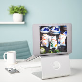Beckoning cat figines sticker (Laptop op bureau)