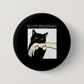 Become Ungovernable - Black Cat Biting Hand Funny  Ronde Button 5,7 Cm (Voorkant)