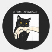 Become Ungovernable - Black Cat Biting Hand Funny Ronde Sticker (Voorkant)