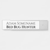 Bed bug hunter grappige hostel werknemers humor na deurbordje (Voorkant)