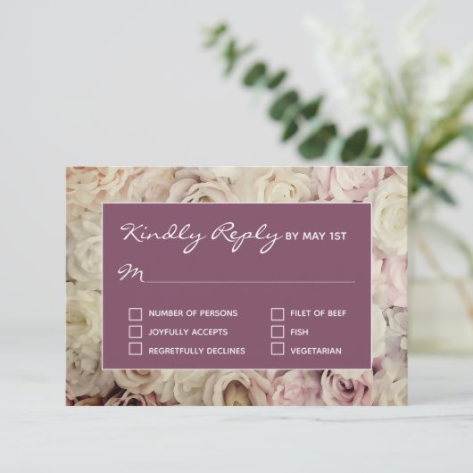 Bed van Rozen en Amaranth Pink RSVP-kaarten RSVP Kaartje (Staand voorkant)