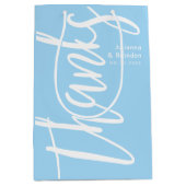 Bedankt Typografie Baby Blue en White Medium Cadeauzakje (Voorkant)