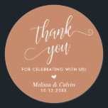 Bedankt voor het vieren met ons, Wedding Ronde Sticker<br><div class="desc">Bedankt voor het vieren met ons,  Wedding Classic ronde Sticker,  in koperen thema.</div>