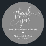 Bedankt voor het vieren met ons, Wedding Ronde Sticker<br><div class="desc">Bedankt voor het vieren met ons,  Wedding Classic ronde Sticker,  in donkergrijs thema.</div>