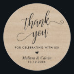 Bedankt voor het vieren met ons, Wedding Ronde Sticker<br><div class="desc">Dank u voor het vieren met ons,  Wedding Classic ronde Sticker,  in huisje licht hout thema.</div>