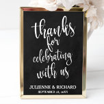 Bedankt Wedding-bord 13x19-teken Poster<br><div class="desc">Een elegant teken van de snijrand bruiloft,  kenmerkt de tekst "Bedankt voor het vieren met ons"in een geëxtraheerde manuscriptdoopvont,  voegt de borsteltextuur een spontaan en playful gevoel toe. De achtergrondkleur kan aan uw behoeften en voorkeuren worden aangepast. Neem contact met mij op als u een speciaal verzoek hebt.</div>