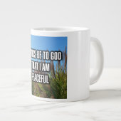 Bedankt zijn voor God dat ik vredelievende Mok ben (Voorkant rechts)
