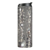 Bedazingende glanzende kralen op thermische droogt thermosbeker (Gedraaid links)