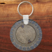 Bedekking van mangat en sleutelhanger van steenkoo (Voorkant)