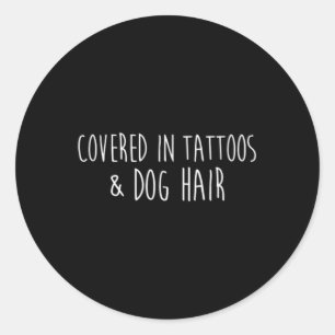 Bedekt met Tattoos en hondenhaar geïnkte artiest Ronde Sticker