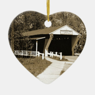 Bedekte brug keramisch ornament