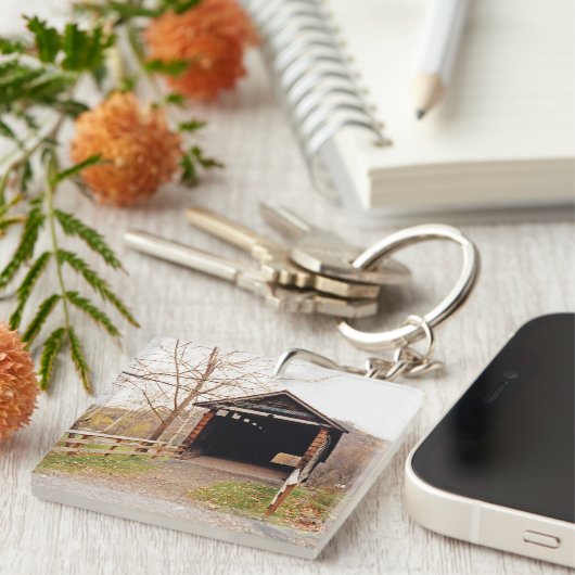 Bedekte brug sleutelhanger (Voorkant Rechts)